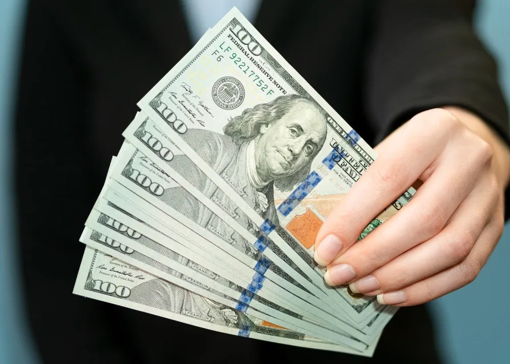 Hartadinata dan Tantangan Ekonomi Global di Era Perubahan Kurs Dolar