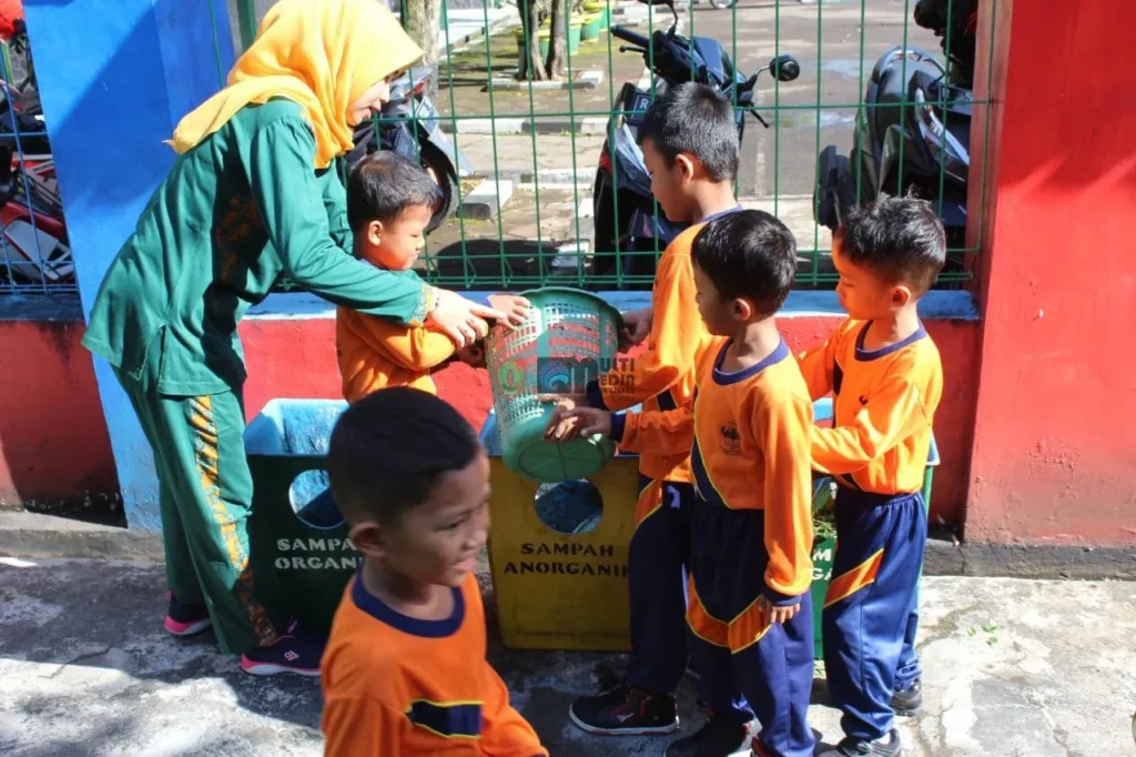 Pentingnya Menjaga Kebersihan Lingkungan Sekitar