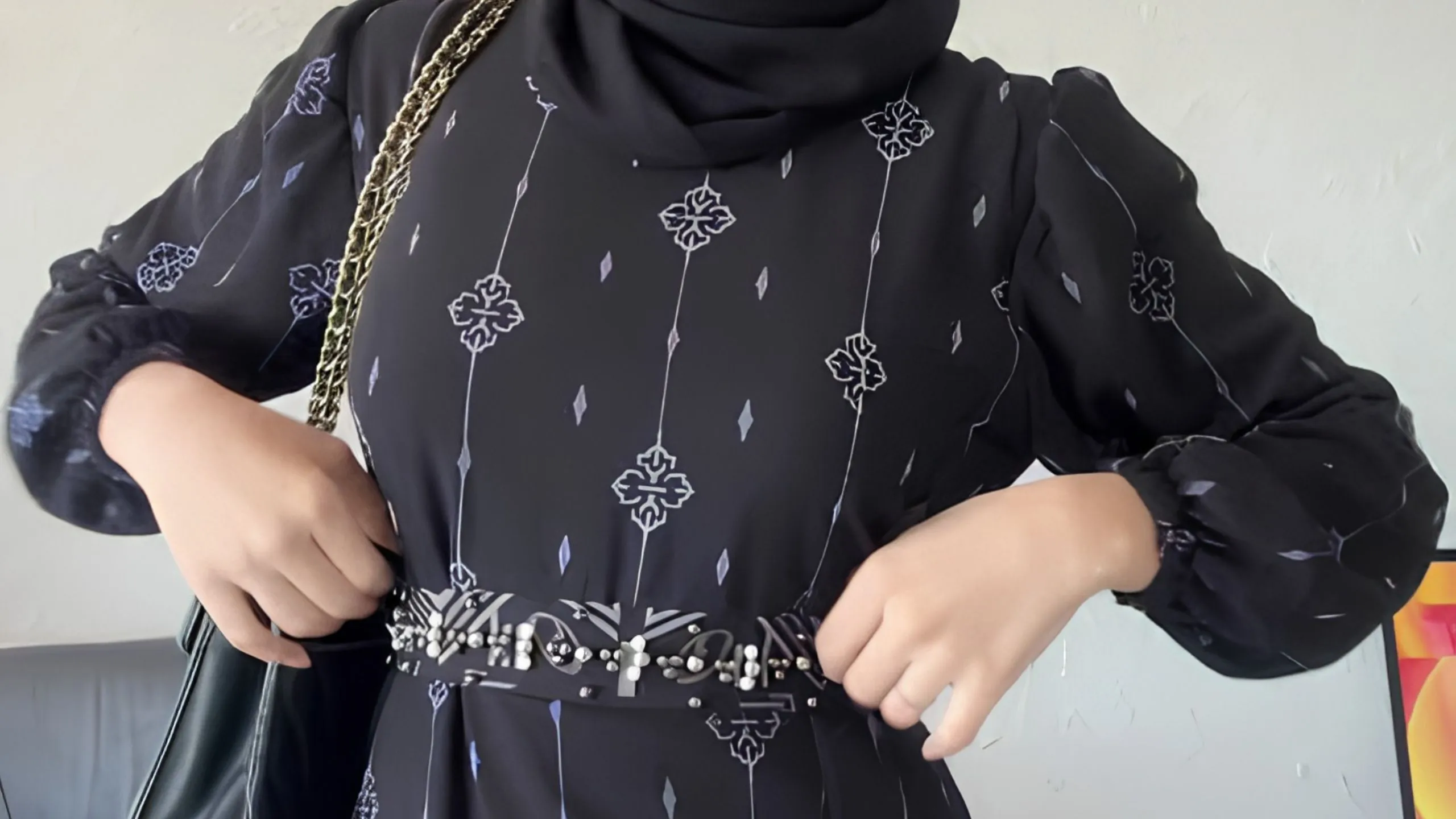 Gamis Bermotif Mawar, Pilihan Busana Anggun yang Tetap Modis